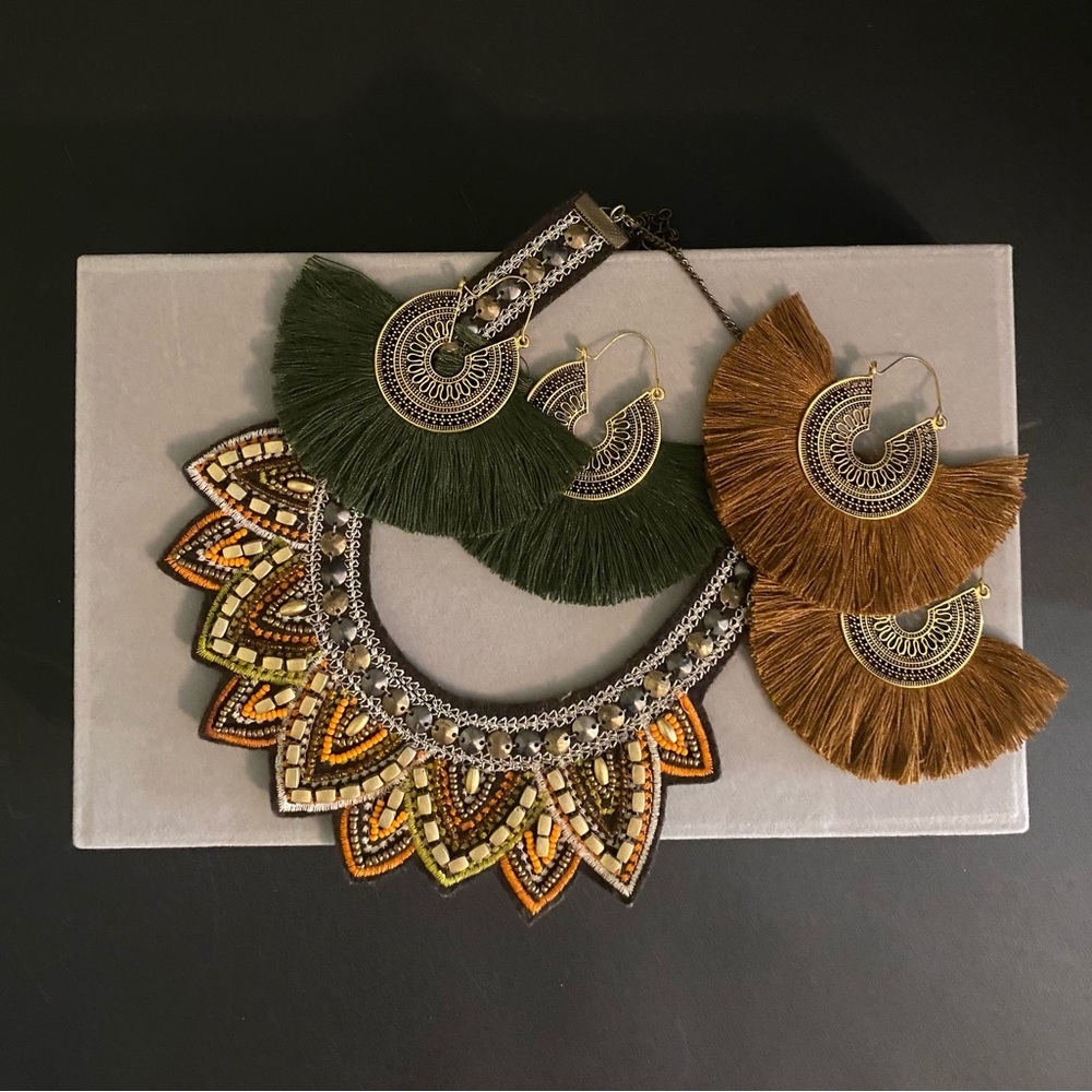 JCPenney Green and Brown Necklace with Bohemian Flair w/ 2 pairs of earrings